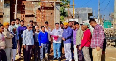 गांव कोट में चल रहे विकास कार्यों का भाजपा नेताओं ने किया निरीक्षण। गांव कोट में चल रहे विकास कार्यों का भाजपा नेताओं ने किया निरीक्षण।