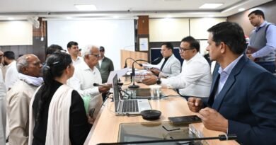 समाधान शिविर के दौरान प्राप्त हुई शिकायतों का समाधान जल्द करें अधिकारी – उपायुक्त सुशील सारवान