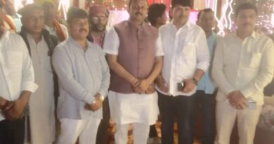 श्री अखंड रामायण पाठ व प्रीतिभोज कार्यक्रम में पहुंचीं क्षेत्र की जानी-मानी हस्तियां श्री अखंड रामायण पाठ व प्रीतिभोज कार्यक्रम में पहुंचीं क्षेत्र की जानी-मानी हस्तियां